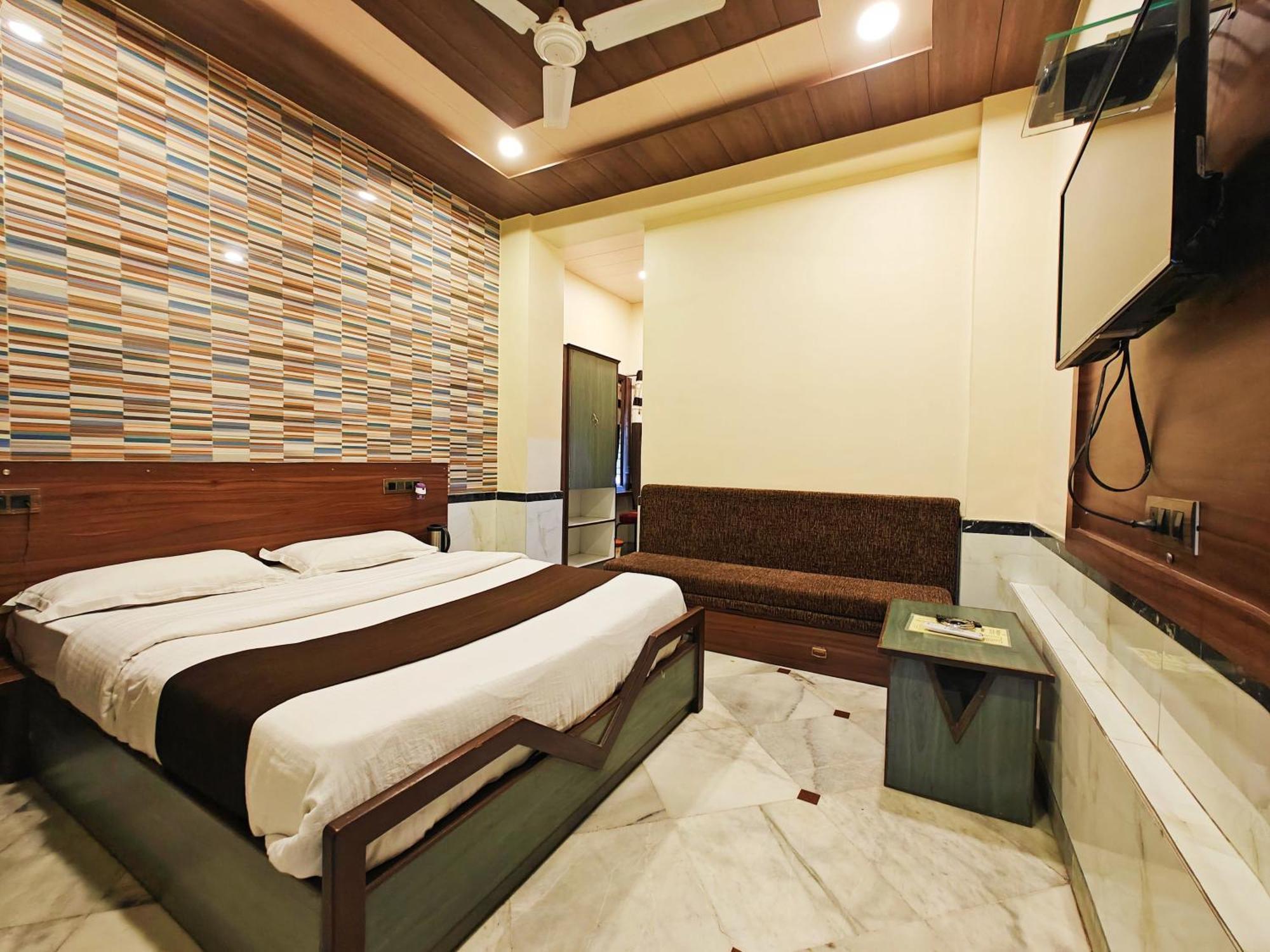 Hotel Saraswati Маунт-Абу Экстерьер фото