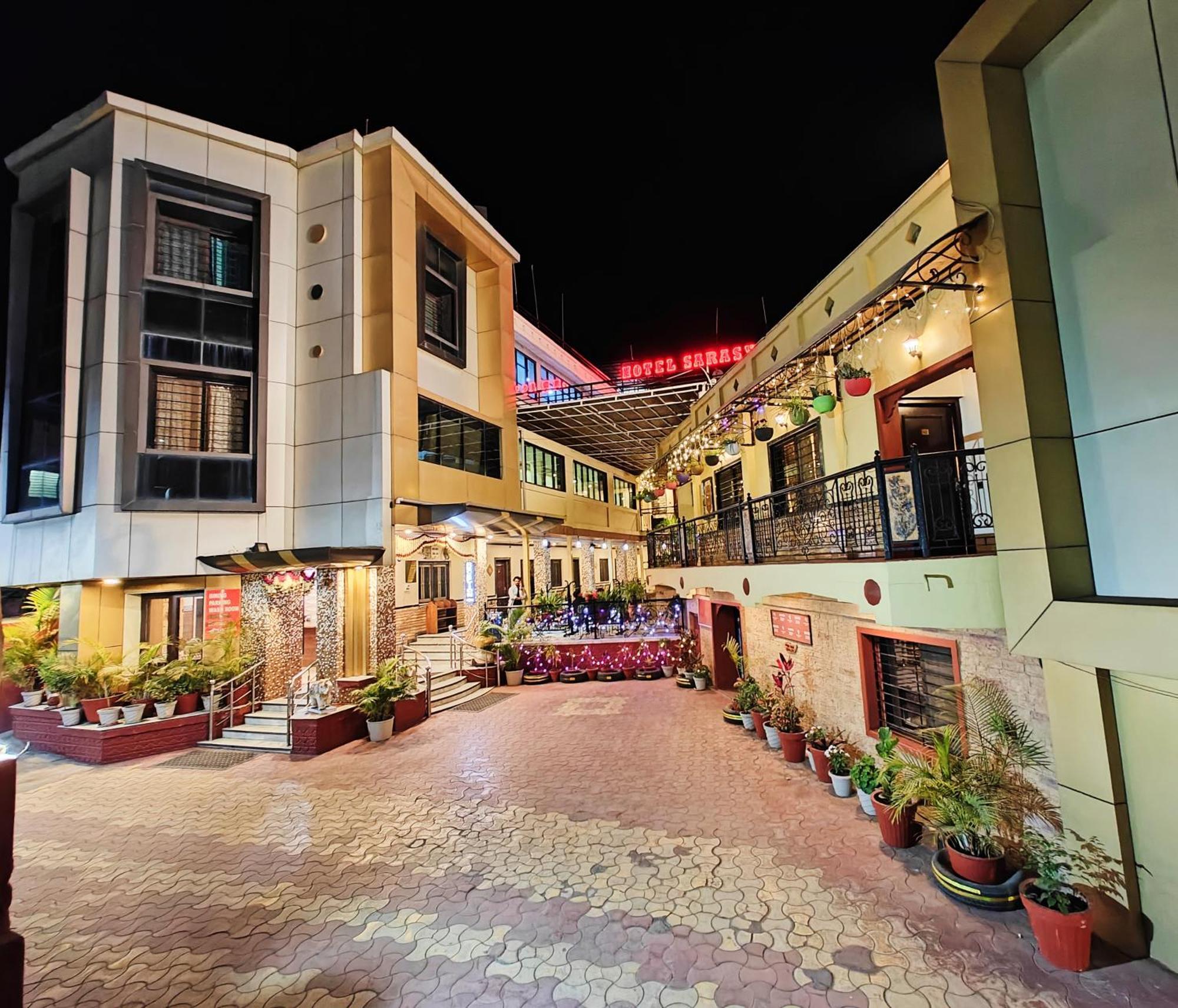 Hotel Saraswati Маунт-Абу Экстерьер фото