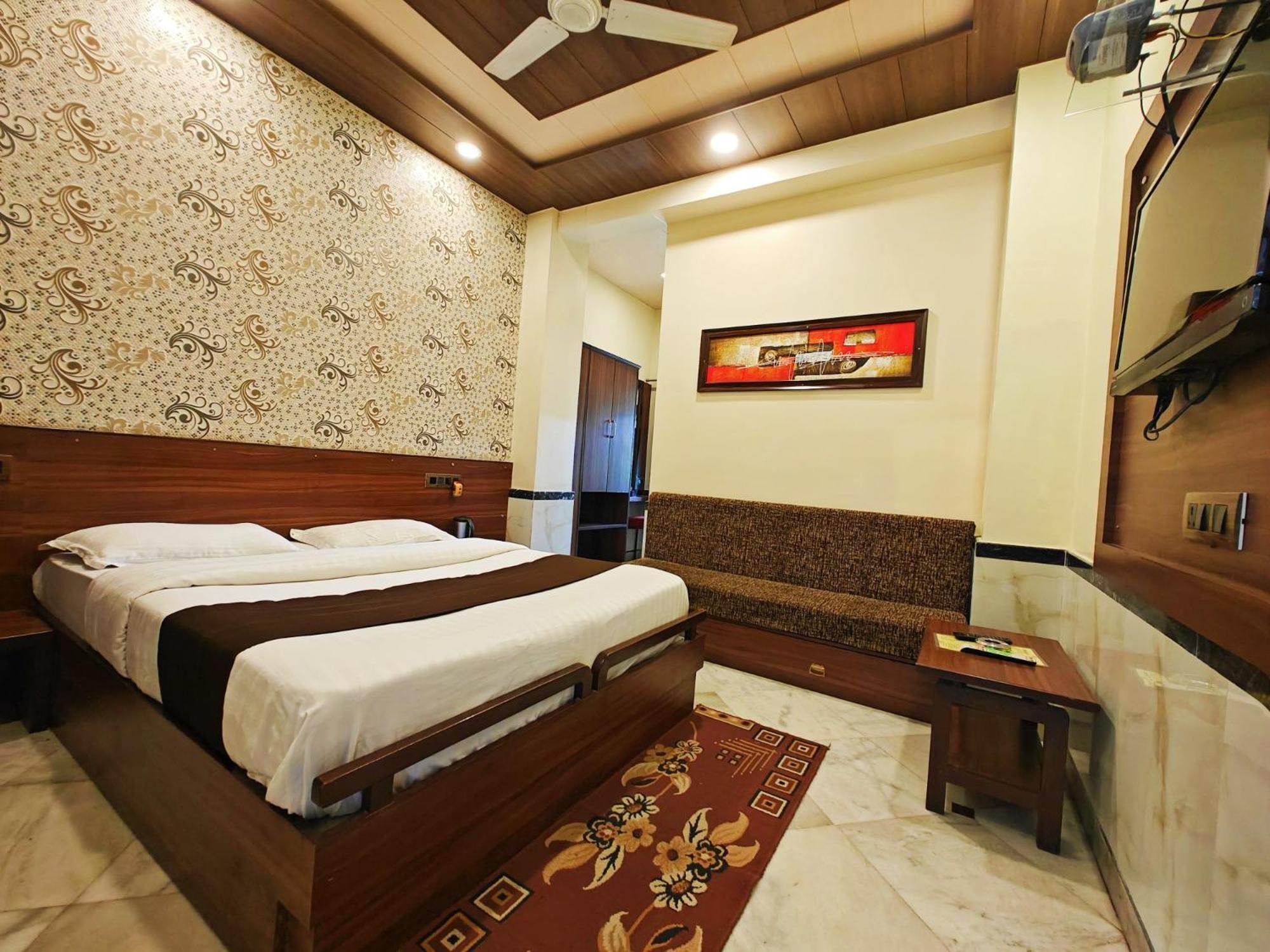 Hotel Saraswati Маунт-Абу Экстерьер фото